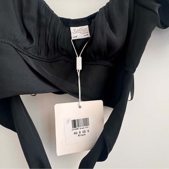 BNWT - Selfie Leslie Linka Off-Shoulder Crop Top in Black - Picture 3 of 9